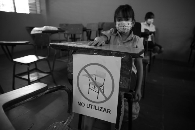 Con una buena organización y el debido plan de bioseguridad en las escuelas, se puede tener un retorno a clases seguro. Foto: EFE.