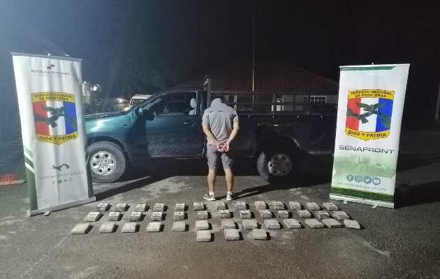 El ciudadano y la sustancia ilícita fueron puestos a órdenes de las autoridades competentes. Foto: Cortesía Senafront