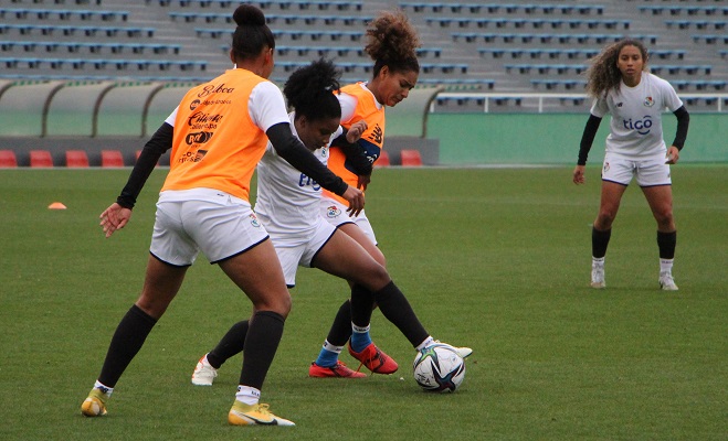 Selección femenina entre en Japón al completo. Foto:Fepafut