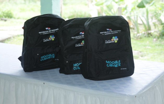 Se entregaron tres mochilas de forma simbólica de las 386 que les corresponden a niños (as) de escasos recursos de la provincia coclesana.