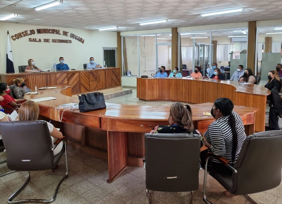 La reunión se realizó en las sala de reuniones del Consejo Municipal de Bugaba. Foto: José Vásquez.