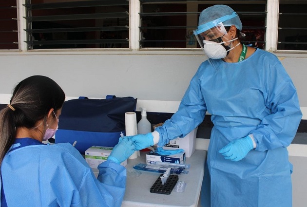 A la fecha se aplicaron 8,872 pruebas nuevas para detectar el virus. Foto: Cortesía Minsa