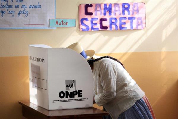 Estas elecciones se celebrarán en medio del escenario crítico de la segunda ola de la pandemia, que golpea duramente a Perú.