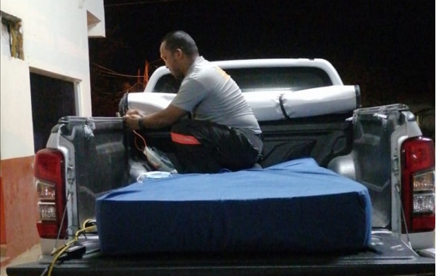 Para evitar accidentes los paramédicos duermen fuera de las instalaciones del Cuerpo de Bomberos. Foto: Thays Domínguez