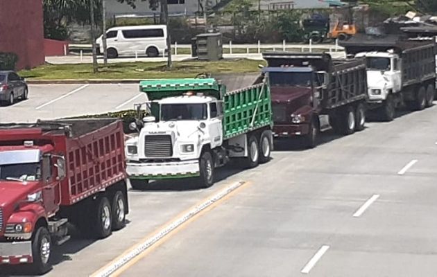 Los camioneros ocasionaron tranque vehicular. Foto: Víctor Arosemena