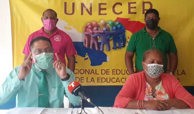 Humberto Montero, de Unecep, pide que el Minsa sea el que certifique a las escuelas. Foto de Víctor Arosemena