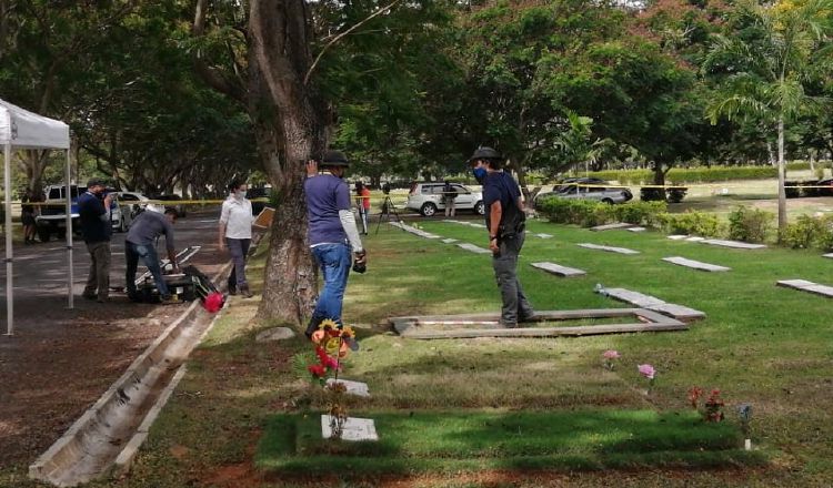 El pasado jueves, en el Jardín de Paz, se realizó la exhumación de una de las víctimas de la invasión, luego que un tribunal lo autorizara. Foto: cortesía Comisión 20 de diciembre