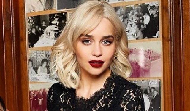 Emilia Clarke basa su rutina de belleza en la limpieza e hidratación. Foto: Instagram