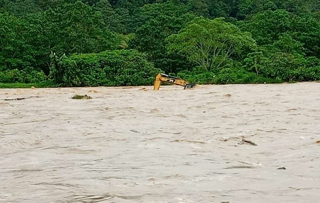 Las fuertes lluvias han causado la obstrucción de varias tomas de agua cruda. Foto: Idaan