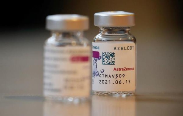 Algunos panameños sienten temor de colocarse la vacuna de AstraZeneca ante las reacciones adversas. Foto: Archivo.