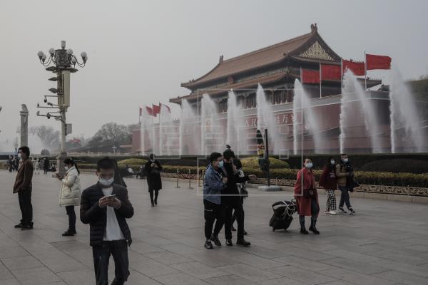 La Comisión Nacional de Sanidad de China informó hoy de 21 nuevos casos de covid-19 en el país. Foto: EFE