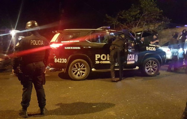 Los policías aseguran que detuvieron a una persona con un arma de fuego e investigan si tiene o no relación con el homicidio. Foto: Diomedes Sánchez