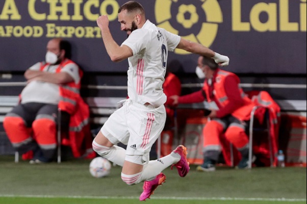 Karin Benzema festeja el tercer gol de Real Madrid ante Cádiz.. Foto: EFE