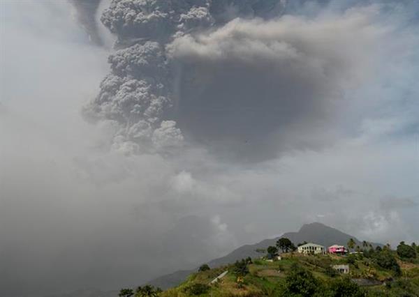 Panorama en San Vicente y Granadinas tras la erupción del volcán La Soufriere.  EFE