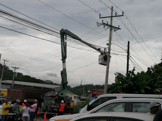 Por más de 18 horas los usuarios de varios sectores de Panamá Oeste se han quedado sin el suministro de electricidad. Foto: Archivo