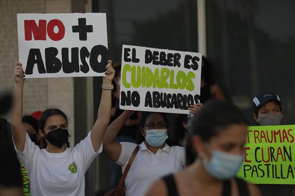 Se registraron varias protestas por el escándalo de abuso de menores en albergues del Estado.  