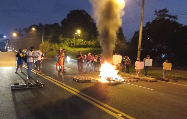 Los manifestantes exigen una respuesta habitacional. Foto: Diomedes Sánchez