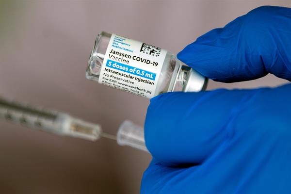 Vista de una dosis de la vacuna contra la covid-19 de Janssen, filial belga de Johnson & Johnson (J&J).