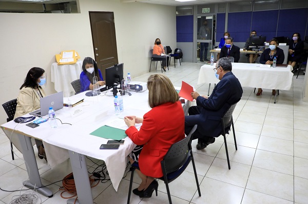 Reunión del Departamento de Compras y Proveeduría de la Dirección de Administración y Finanzas del Ministerio de Economía y Finanzas (MEF).