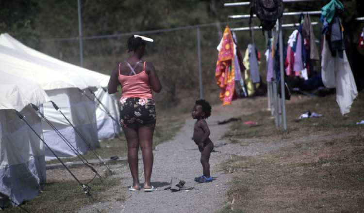 Mujeres embarazadas, niños y adolescentes son los más vulnerables durante esta peligrosa travesía por la selva del Darién. Archivo