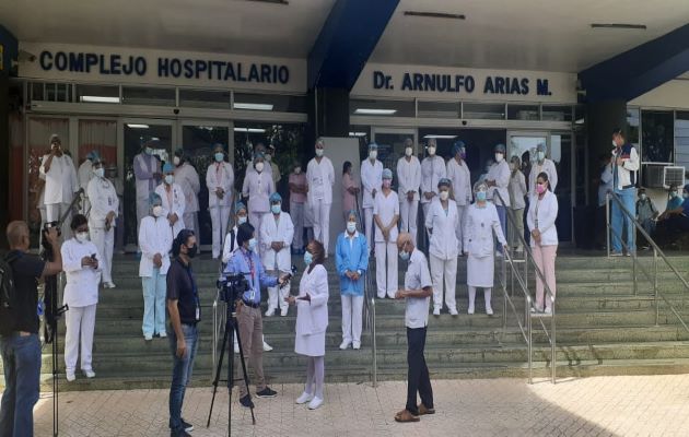 Las enfermeras en asamblea general decidieron extender el paro de labores. Foto: Víctor Arosemena