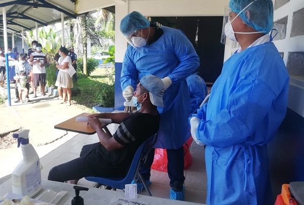 Personal de salud aplicó 8,556 pruebas nuevas de contagio de covid-19 en las últimas 24 horas en Panamá. Foto: Cortesía Minsa