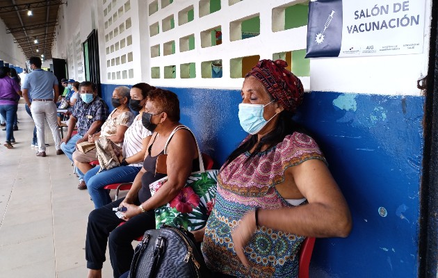 El primer día en Panamá Oeste se vacunaron 9 mil 475 personas, según cifras del Minsa y la CSS. Foto: Eric Montenegro
