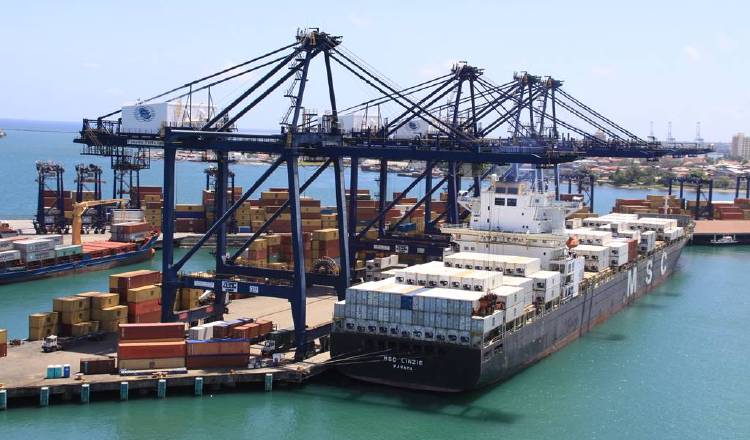 La actividad portuaria es una de las que mayores ingresos genera al país. Archivo.