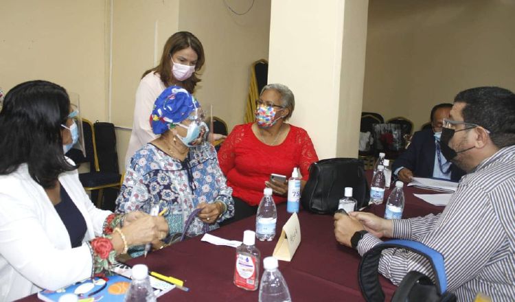 La ministra de Educación se reunió con los directores regionales para verificar cómo andan los preparativos para el regreso a las aulas. Foto: Cortesía Meduca