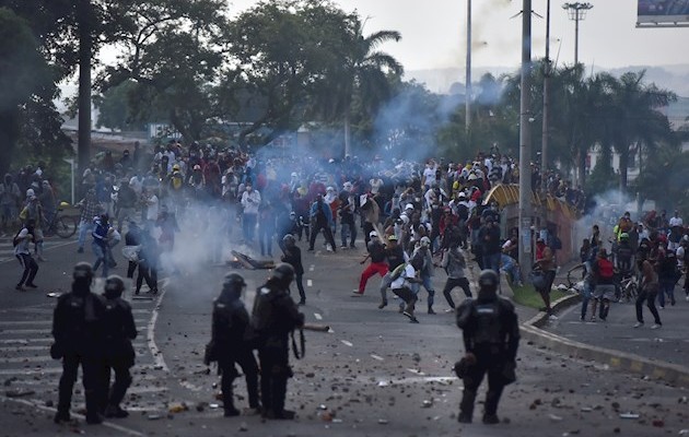 Defensoría del Pueblo en Colombia reportó casos de agresiones sexuales en las protestas. Foto: EFE