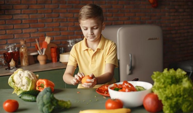 Los niños que disfrutan del consumo de frutas y verduras son potenciales agentes de cambio. Foto: Ilustrativa / Pexels