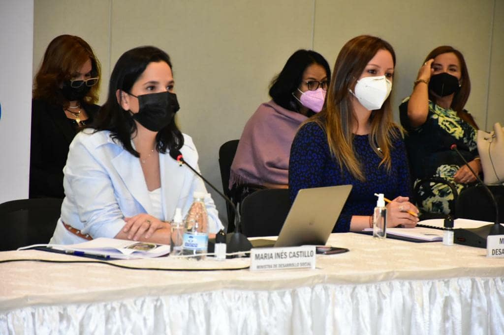 La ministra María Inés Castillo expuso este martes ante el diálogo nacional por la CSS. Foto: Cortesía Mides