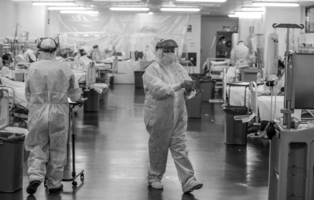 Hay que cooperar con la sanitización de la ciudad y, sobre todo, los hospitales, la gente tiene miedo de ir a los diferentes centros hospitalarios y tienen mucha razón, porque están altamente contaminados. Foto: EFE.