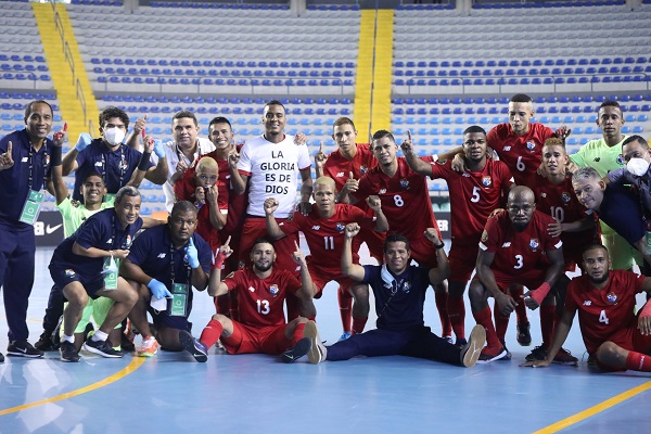 Jugadores panameños festejan su pase a Lituania. Foto:Fepafu