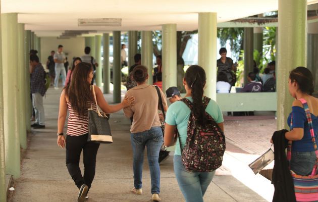 Los estudiantes universitarios de la ciudad de Panamá deben agendar citas para sus cobros a través de la aplicación https://fluyapp.com/. Foto: Archivo