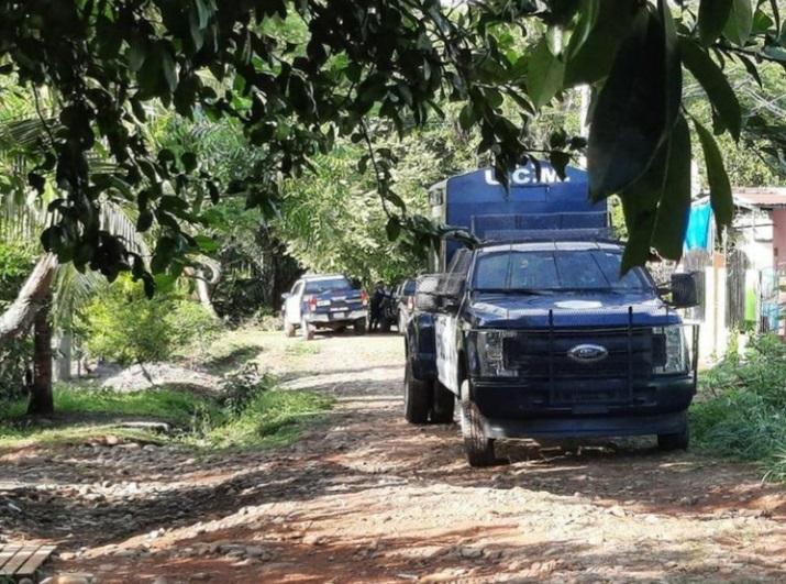 La Policía Nacional procedió a acordonar el sitio del homicidio.Foto: José Vásquez 