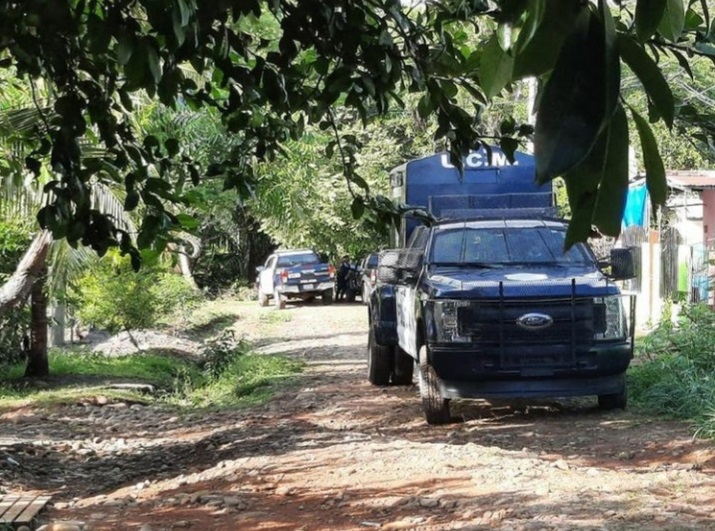 La Policía Nacional procedió a acordonar el sitio del homicidio.Foto: José Vásquez 