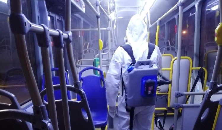 MiBus compró 15 máquinas nebulizadoras para realizar la labor de desinfección de los metrobuses. Foto: Cortesía MiBus