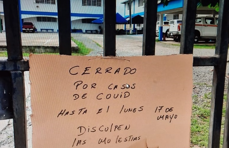 En la entrada del Ifarhu en Veraguas hay un letrero anunciando el cierre. Foto: Melquiades Vásquez   