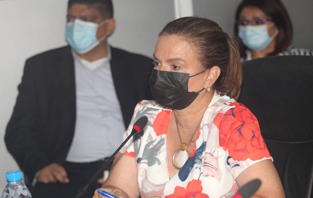 La ministra de Educación, Maruja Gorday de Villalobos, dijo que hasta abril la ejecución del presupuesto alcanza un 73.9%. Foto: Cortesía Asamblea Nacional