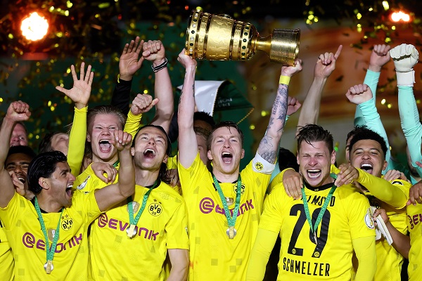 Borussia Dortmund levanta su título número cinco en la historia del club. Foto: EFE