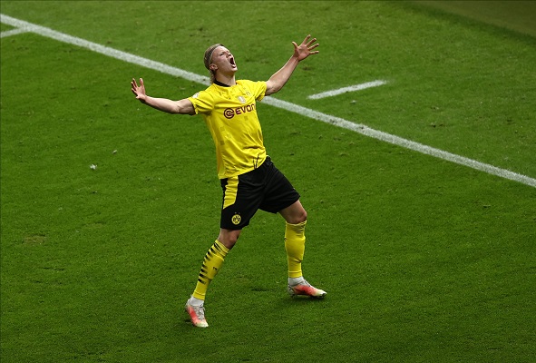 Erling Haaland aportó con dos goles en el triunfo del Dortmund. Foto: EFE