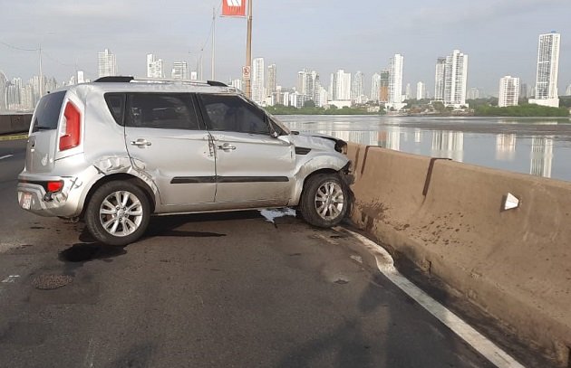 El vehículo se estrelló en el corredor sur.