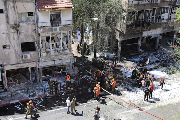 Bombardean sede de la agencia AP y de Al Jazeera. Foto: EFE