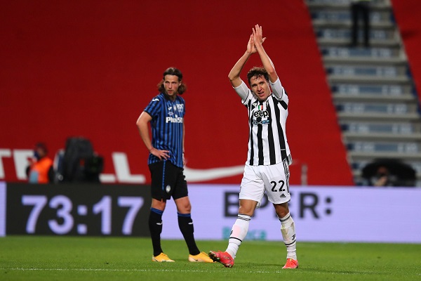 Federico Chiesa (derecha) anotó el gol del triunfo para la Juventus. Foto: EFE