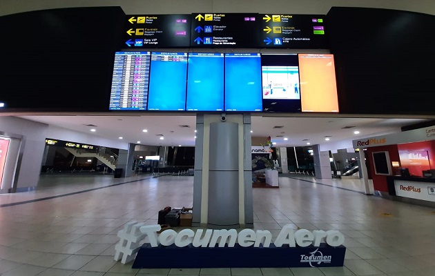 En el aeropuerto de Tocumen se mantienen los controles epidemiológicos para detectar posibles casos de covid-19. Foto: Cortesía @tocumenaero 