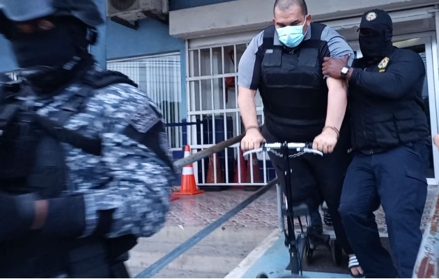 Ala salida de la audiencia, llamó la atención la condición física de 