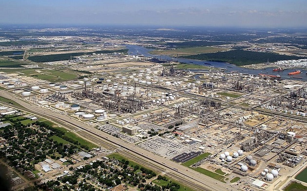 La refinería se sumará a las seis que ya existen en México. EFE