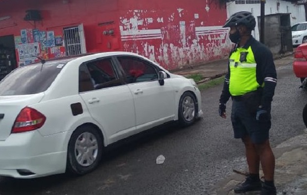 La policía trata de que la población cumpla las normas de bioseguridad. Foto: Cortesía Policía Nacional