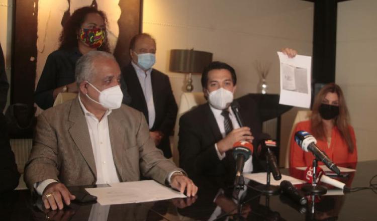 Conferencia de prensa realizada ayer para denunciar abusos contra los diputados Martinelli Linares. Foto: Víctor Arosemena